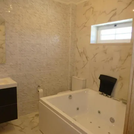 Algarve, 3 Bedroom House With Pool, In Porches * Porches (Algarve)