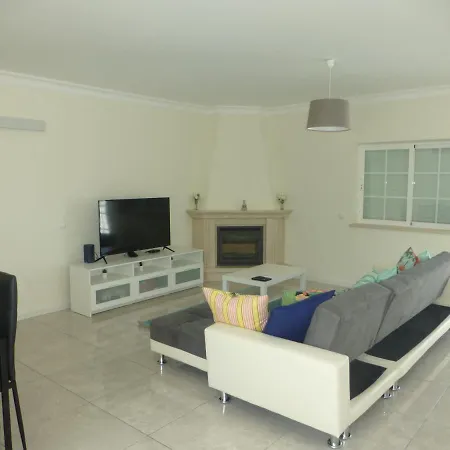Algarve, 3 Bedroom House With Pool, In Porches بيت للعطل *