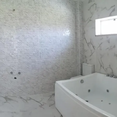Algarve, 3 Bedroom House With Pool, In Porches *
